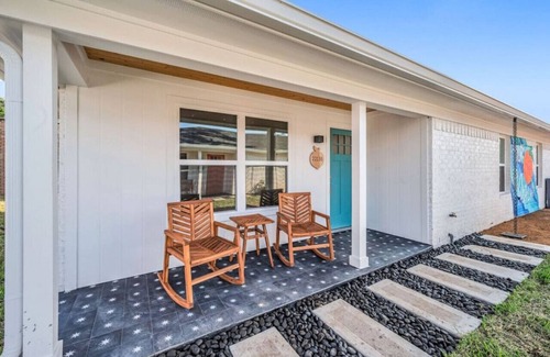Austin Ave. House | Boutique Hotel Suite ~ minutes from Magnolia + BU