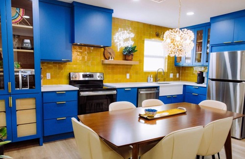 Austin Ave. House | Boutique Hotel Suite ~ minutes from Magnolia + BU