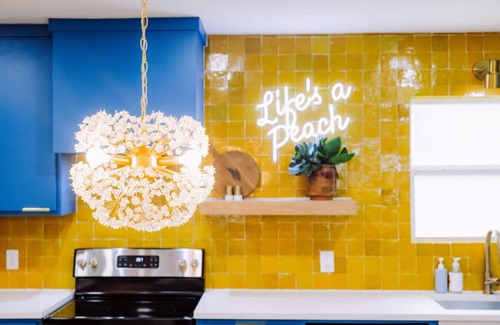 Austin Ave. House | Boutique Hotel Suite ~ minutes from Magnolia + BU