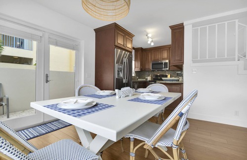 Deerfield Beach Hotel | Boutique Hotel 2 bed/1 bath Townhome w/POOL, LOCATION! Walk to BEACH/Nightlife