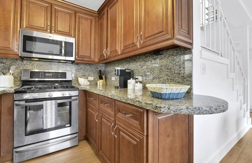 Deerfield Beach Hotel | Boutique Hotel 2 bed/1 bath Townhome w/POOL, LOCATION! Walk to BEACH/Nightlife