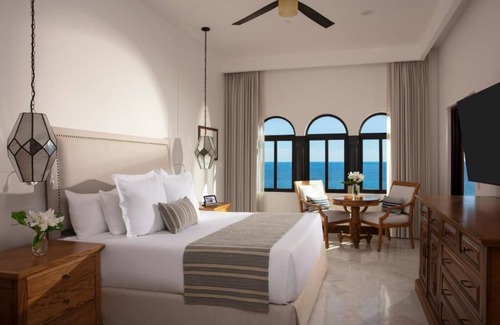 Santa Rosa Resort | Boutique luxury resort in Los Cabos. Free Golf and VIP transportation included.