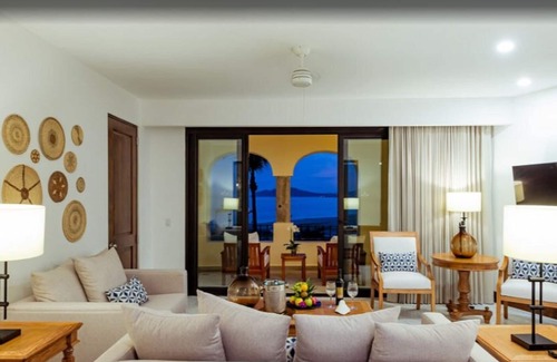 Santa Rosa Resort | Boutique luxury resort in Los Cabos. Free Golf and VIP transportation included.