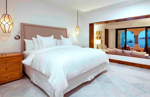 Santa Rosa Resort | Boutique luxury resort in Los Cabos. Free Golf and VIP transportation included.