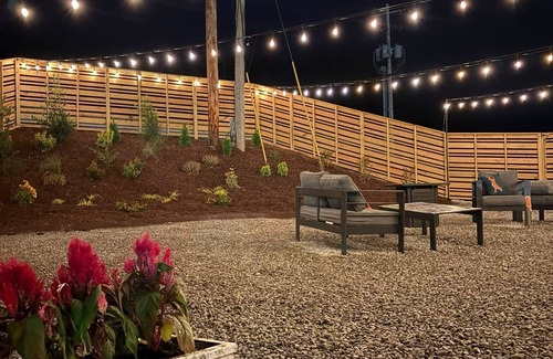 Lawrenceburg Apartment | Boutique Motel with cozy nature inspired mid century design