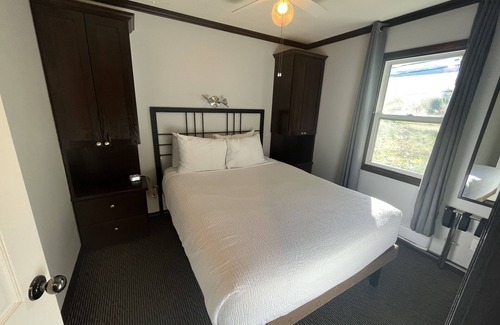 Okanagan-Similkameen Hotel | Boutique motel with private beach access & full kitchen