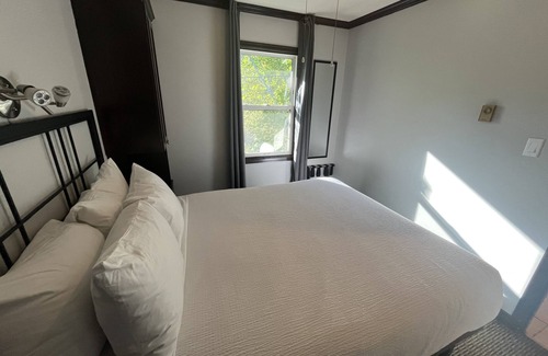Okanagan-Similkameen Hotel | Boutique motel with private beach access & full kitchen