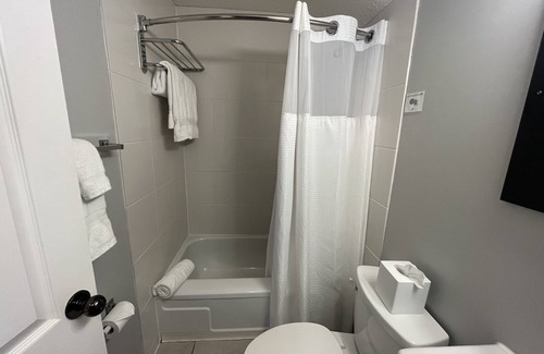 Okanagan-Similkameen Hotel | Boutique motel with private beach access & full kitchen