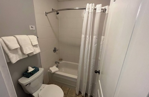 Okanagan-Similkameen Hotel | Boutique motel with private beach access & kitchenette