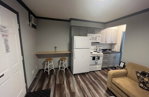 Okanagan-Similkameen Hotel | Boutique motel with private beach access & full kitchen