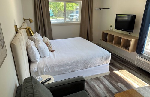 Okanagan-Similkameen Hotel | Boutique motel with private beach access & full kitchen