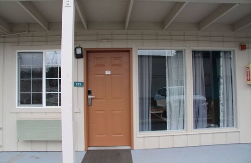 West Hills Apartment | Boutique Room with Kitchen -Naval Suites -223