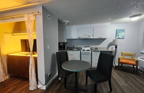 West Hills Apartment | Boutique Room with Kitchen -Naval Suites -222