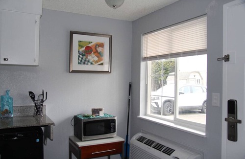 West Hills Apartment | Boutique Room with Kitchen -Naval Suites -222