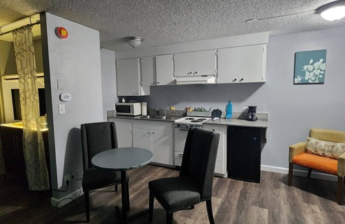 West Hills Apartment | Boutique Room with Kitchen -Naval Suites -231