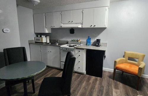 West Hills Apartment | Boutique Room with Kitchen -Naval Suites -224