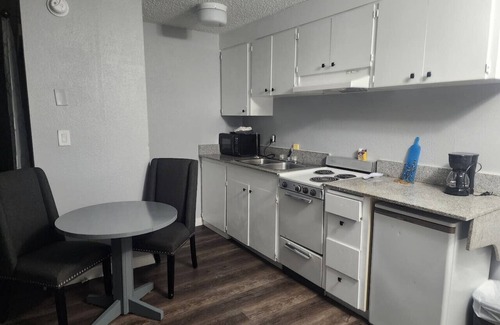West Hills Apartment | Boutique Room with Kitchen -228