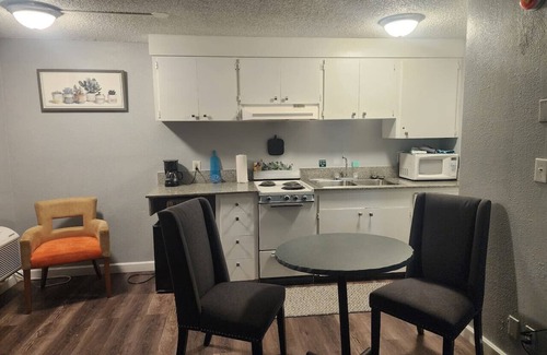 West Hills Apartment | Boutique Room with Kitchen -Naval Suites -230