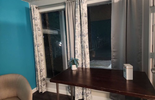 West Hills Apartment | Boutique Room with Kitchen -Naval Suites -230