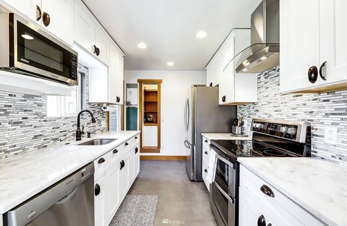 Delridge House | Boutique & Spacious Home w/Parking & Privacy - On Hawaiian Time