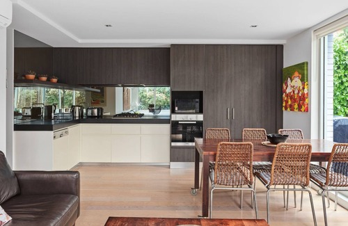 Elwood Apartment | BOUTIQUE STAYS - Lalique