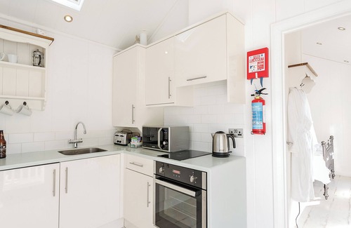 Hele Ski Chalet | Boutique style beach hut ideal for romantic getaways for all occasions.