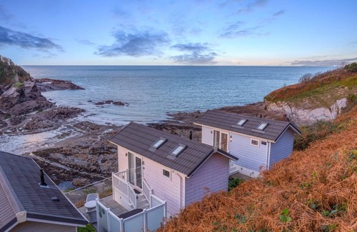 Hele Ski Chalet | Boutique style beach hut ideal for romantic getaways for all occasions.