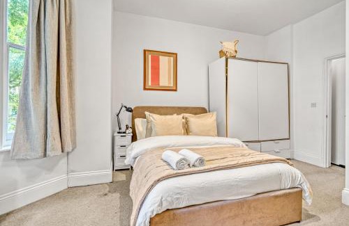 Shepherd's Bush Apartment | Boutique Stylish 1 Bedroom Apartment - SLEEPS 4