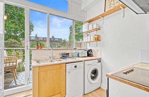 Shepherd's Bush Apartment | Boutique Stylish 1 Bedroom Apartment - SLEEPS 4