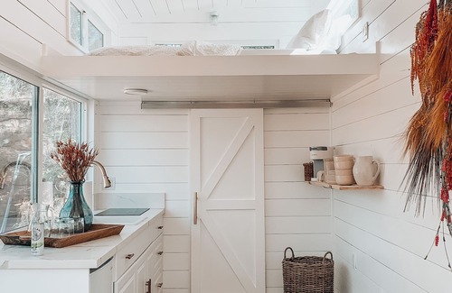 Coarsegold Cottage | Boutique Tiny house Yosemite National Park & Bass lake w/outdoor clawfoot tub