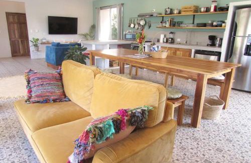 Samara Villa | Boutique Tropical Retreat, Sleeps 10, Perfect for Friends and Fams