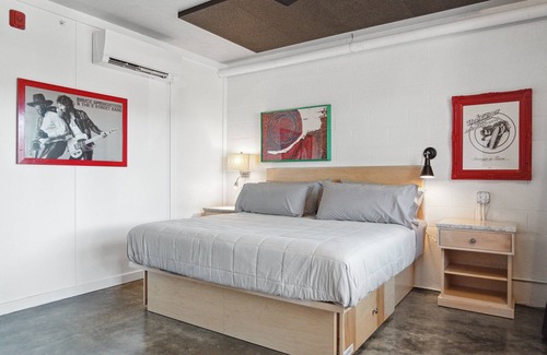 Folly Beach Hotel | Boutique Vera Hotel Room 202: King Room in the Heart of Folly Beach
