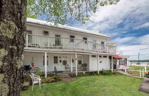 Naples Cottage | Bove Cottage 1 -limit 3 1 Bedroom Cottage by RedAwning