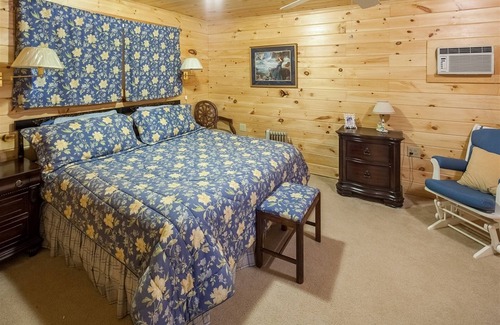 Naples Cottage | Bove Cottage 1 -limit 3 1 Bedroom Cottage by RedAwning