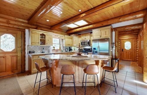 Upper Moonridge Cabin | Bow Canyon Oasis ~ Luxury Moonridge Log Home | Game Room & Loft
