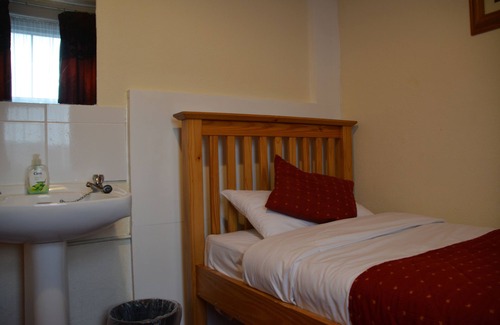 Reading House | Bow Guest House