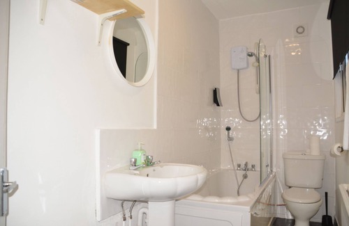Reading House | Bow Guest House