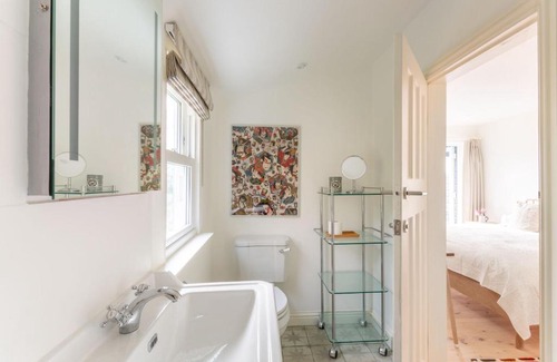 Dartmouth House | Bowden Retreats