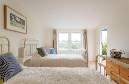 Dartmouth House | Bowden Retreats