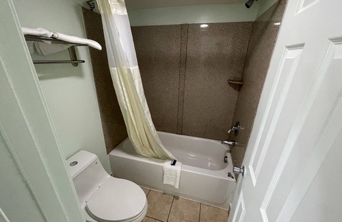 Chesapeake Hotel | Bowers Hill Inn