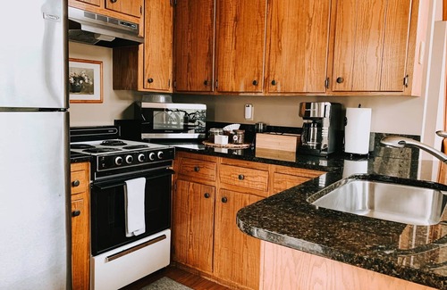 Logan Ski Chalet | Bowie Cabin, Family Cabin with private hot tub + Gorge view