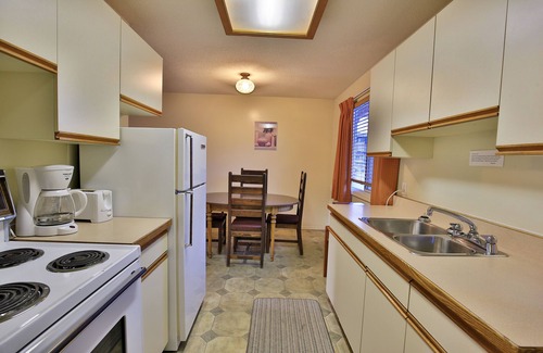 Okanagan-Similkameen Hotel | Bowmont Motel