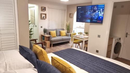 Bracknell Apartment | Boxford Lodge - Serviced Apartment in Bracknell, near Ascot & Windsor, Free Parking