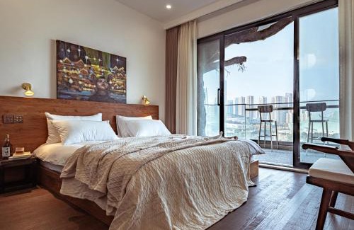 Yuzhong Hotel | Boys2men