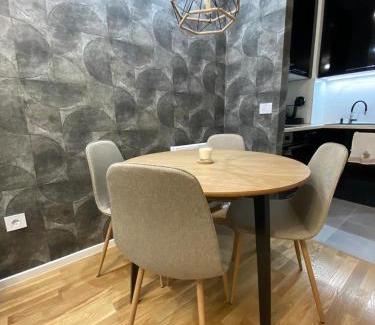 Bistrica Apartment | Bozur/peony