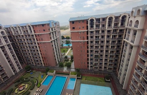 Paranaque Apartment | BP1043 Pool View Staycation Paranaque Pasay