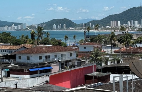 Parque Enseada Apartment | PENTHOUSE - 150 METERS FROM THE BEACH. Street with shops, restaurants, sea view.