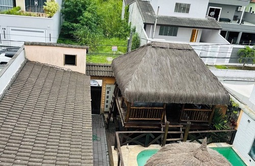 Vargem Grande Apartment | Master suite with balcony. Recess of the pioneers.