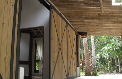 Santa Cruz Cabralia Cottage | The Lion Cottage - Charming Studios