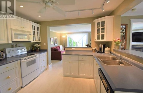Bracebridge Cottage | Bracebridge Falls House with 2 Units